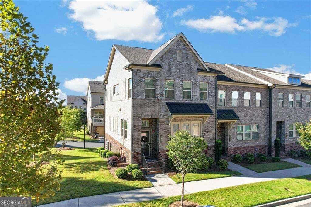282 Commons AVE
