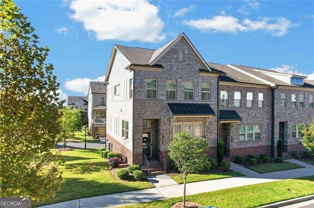 282 Commons AVE
