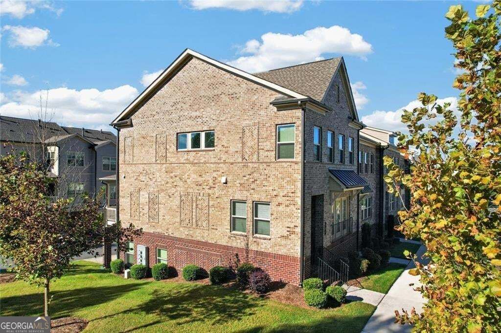 282 Commons AVE