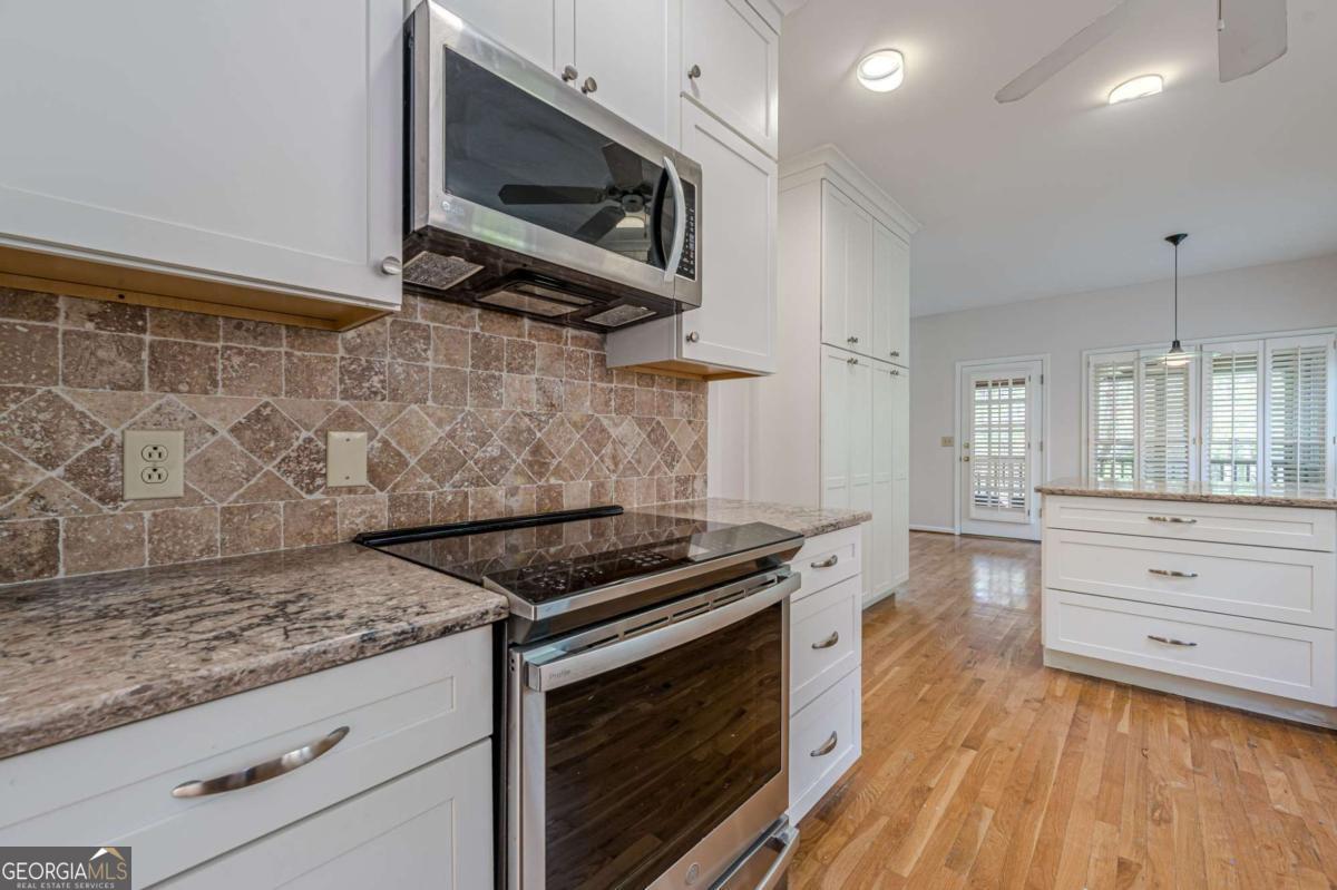 13070 Magnolia Crescent DR