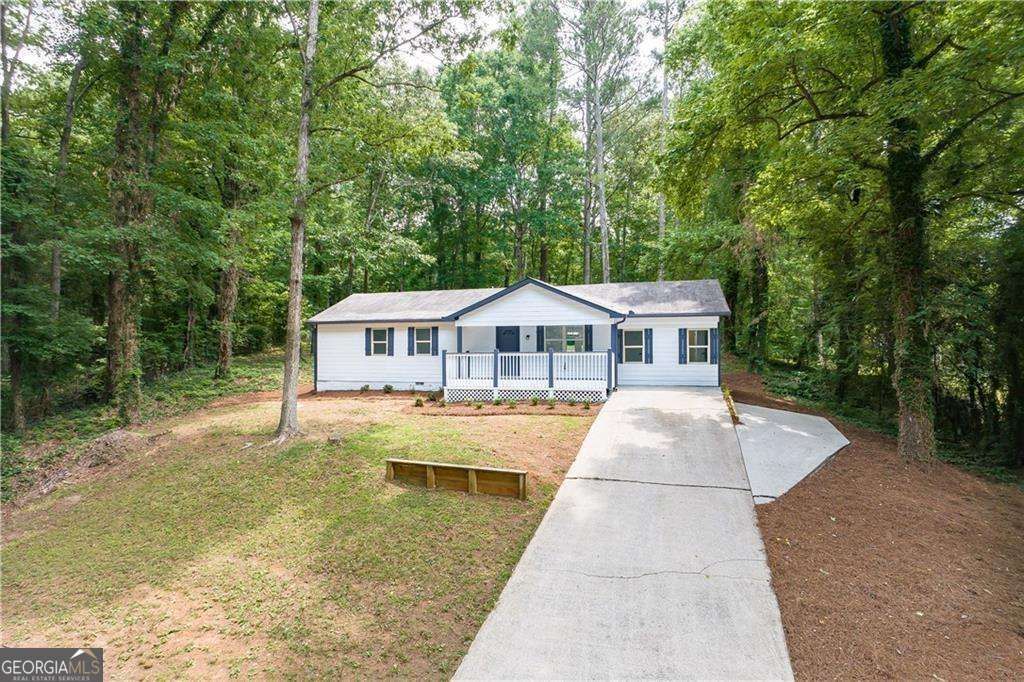 Photo of 2915 Wilkes Plantation Way, Douglasville, GA 30135 (MLS # 10740621)