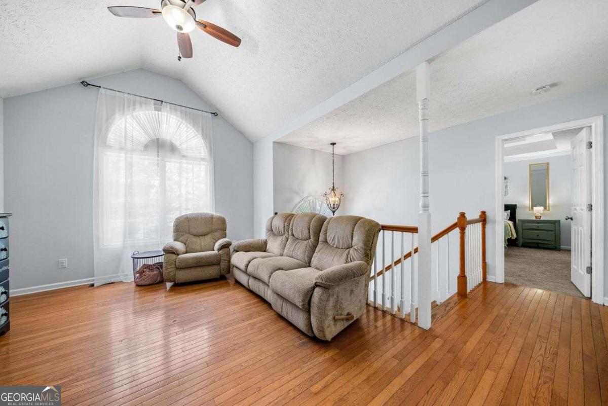 9170 LAKESIDE WAY