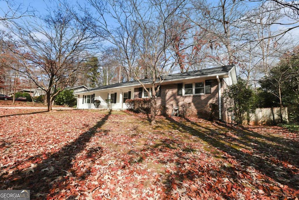 Photo of 558 Dorsey Circle SW, Lilburn, GA 30047 (MLS # 10656844)