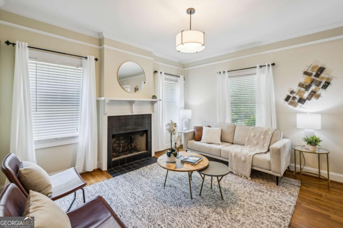 261 Elmira PL NE