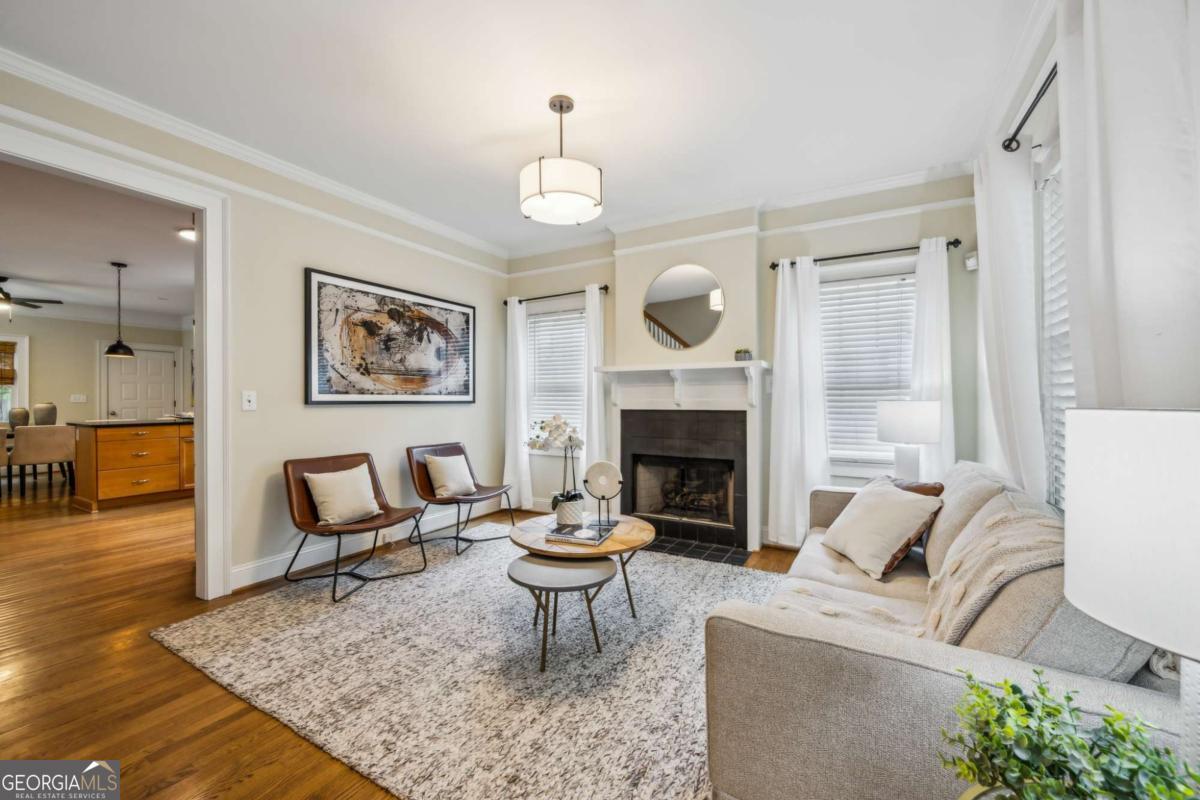 261 Elmira PL NE