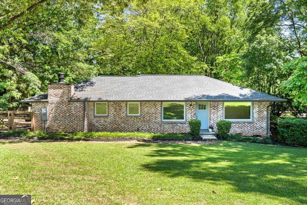 Photo of 3811 Hillcrest Drive SE, Smyrna, GA 30080 (MLS # 10760035)