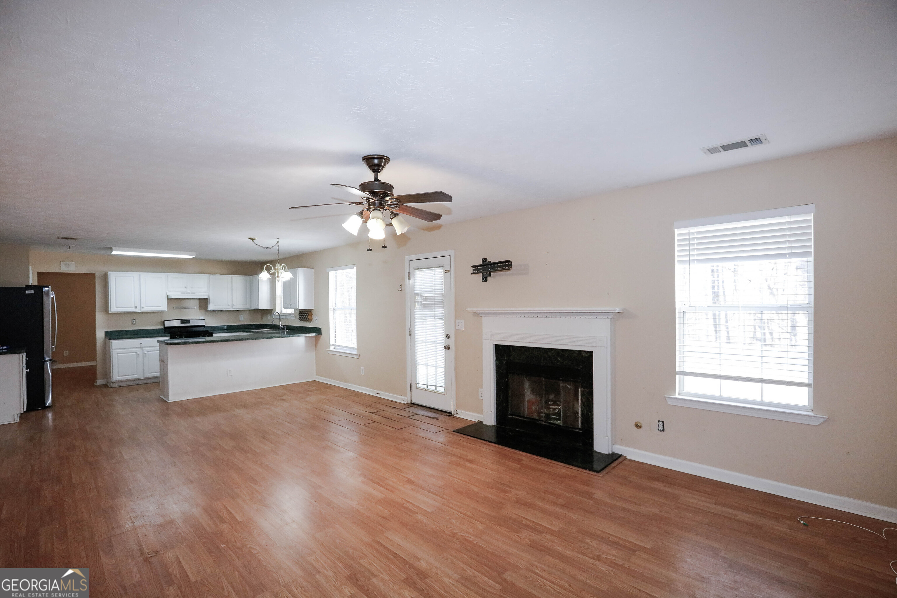 5418 Silver Springs DR