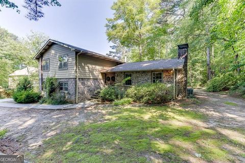 Single Family Residence in Lilburn GA 4541 ARCADO Rd.jpg