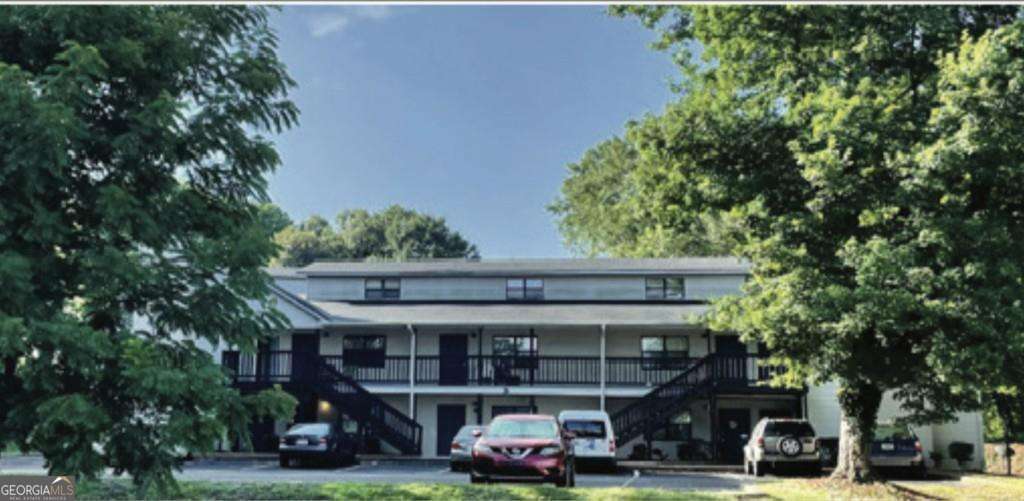 1 bedroom / 1 bathroom Fully Renovated Ground level apartment. LVP Flooring, Granite in the Kitchen, SS Appliances. Move in Ready!! Rent includes water, trash & landscaping.