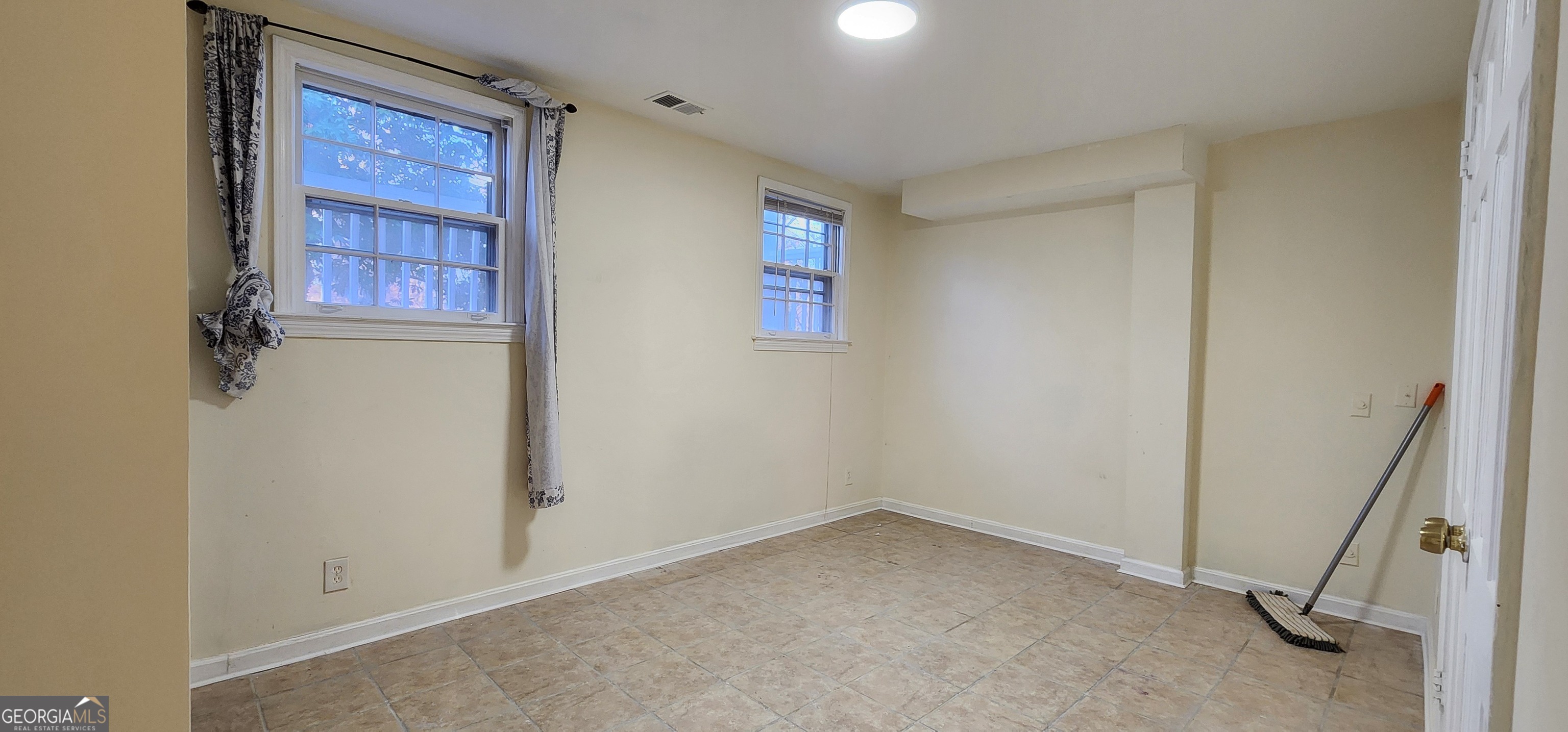 Snellville, Georgia 30078, United States, 4 Bedrooms Bedrooms, ,4 BathroomsBathrooms,Residential,Active,86869