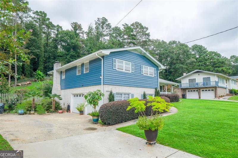 1553 Sultan LN