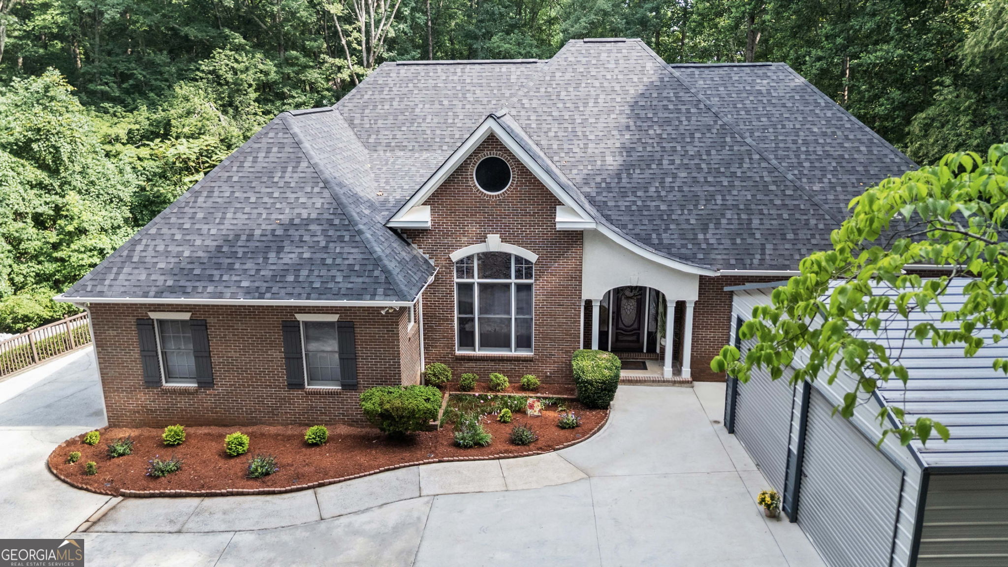 75 Waters Edge LN
