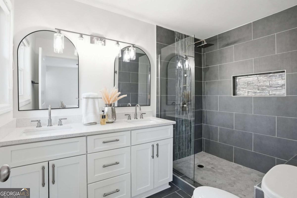 3830 White Haven DR SE