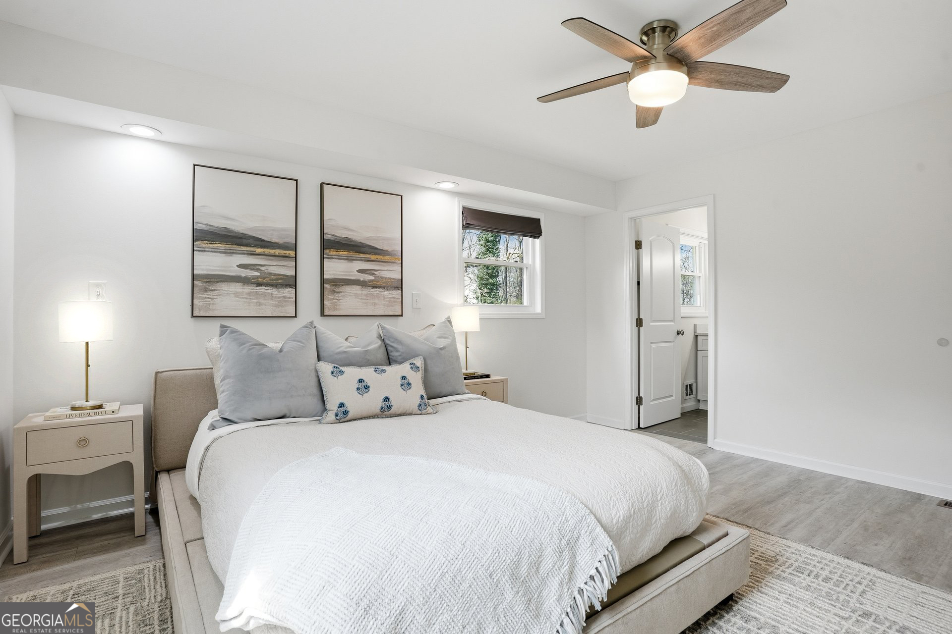 3830 White Haven DR SE