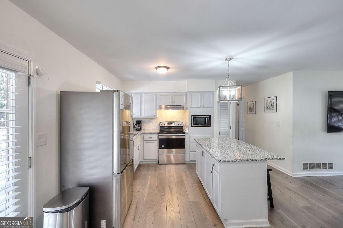 2725 Shoreland DR SW