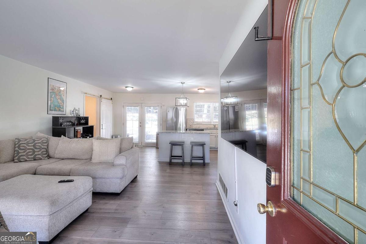 2725 Shoreland DR SW