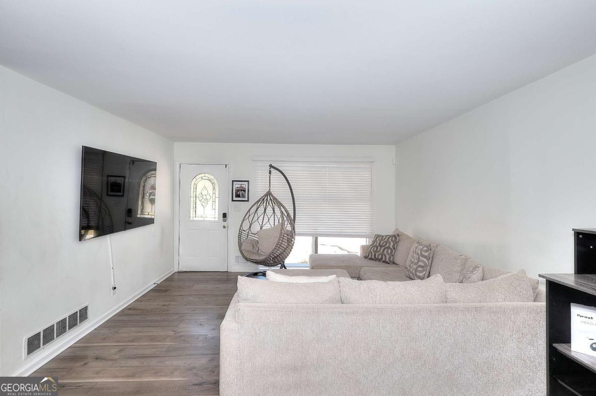 2725 Shoreland DR SW