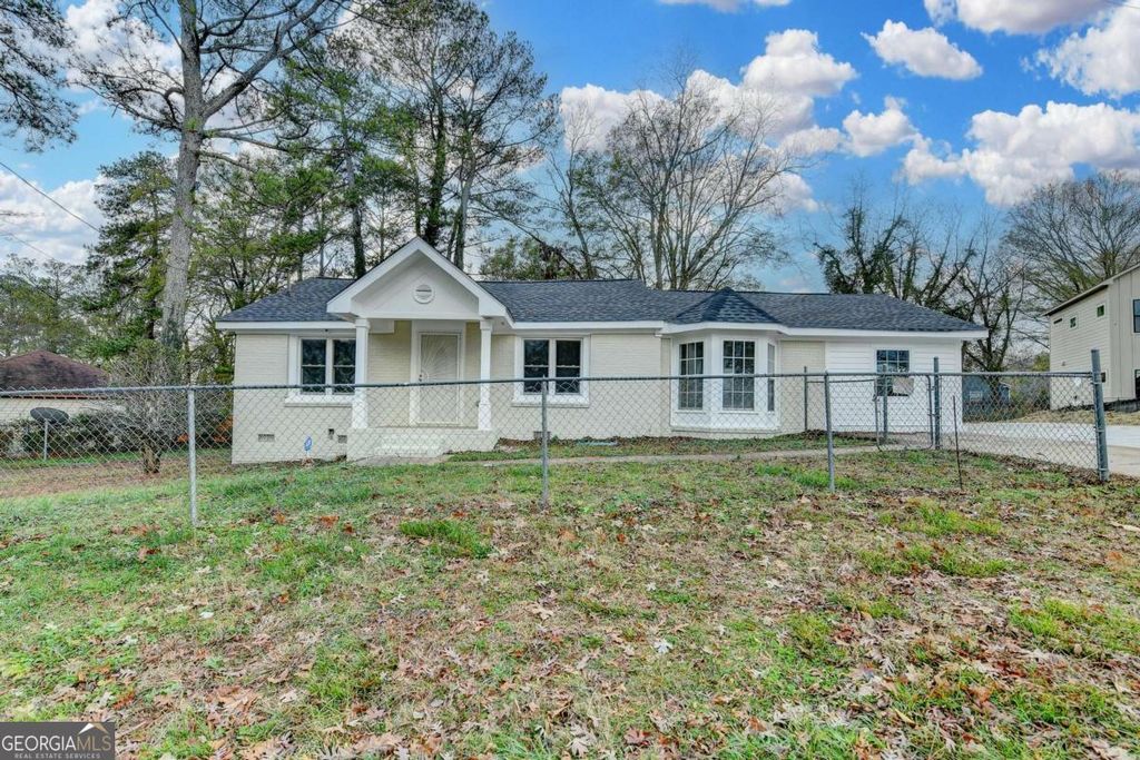 Photo of 574 Glendale Road, Scottdale, GA 30079 (MLS # 10772120)