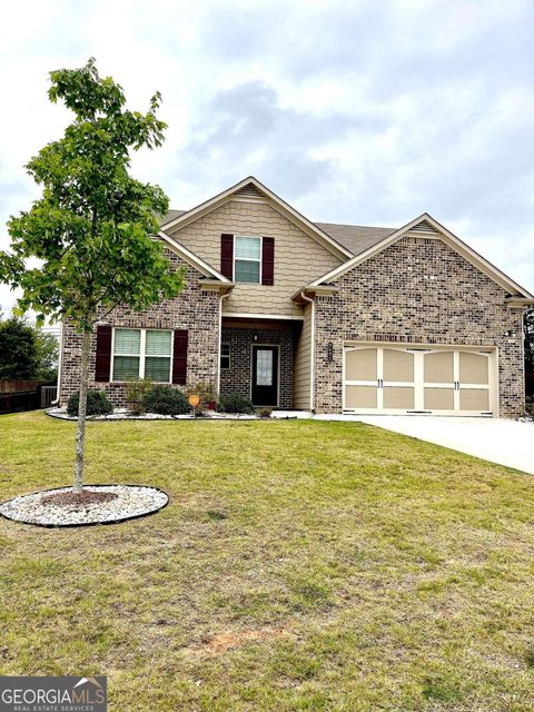 A home in Dacula