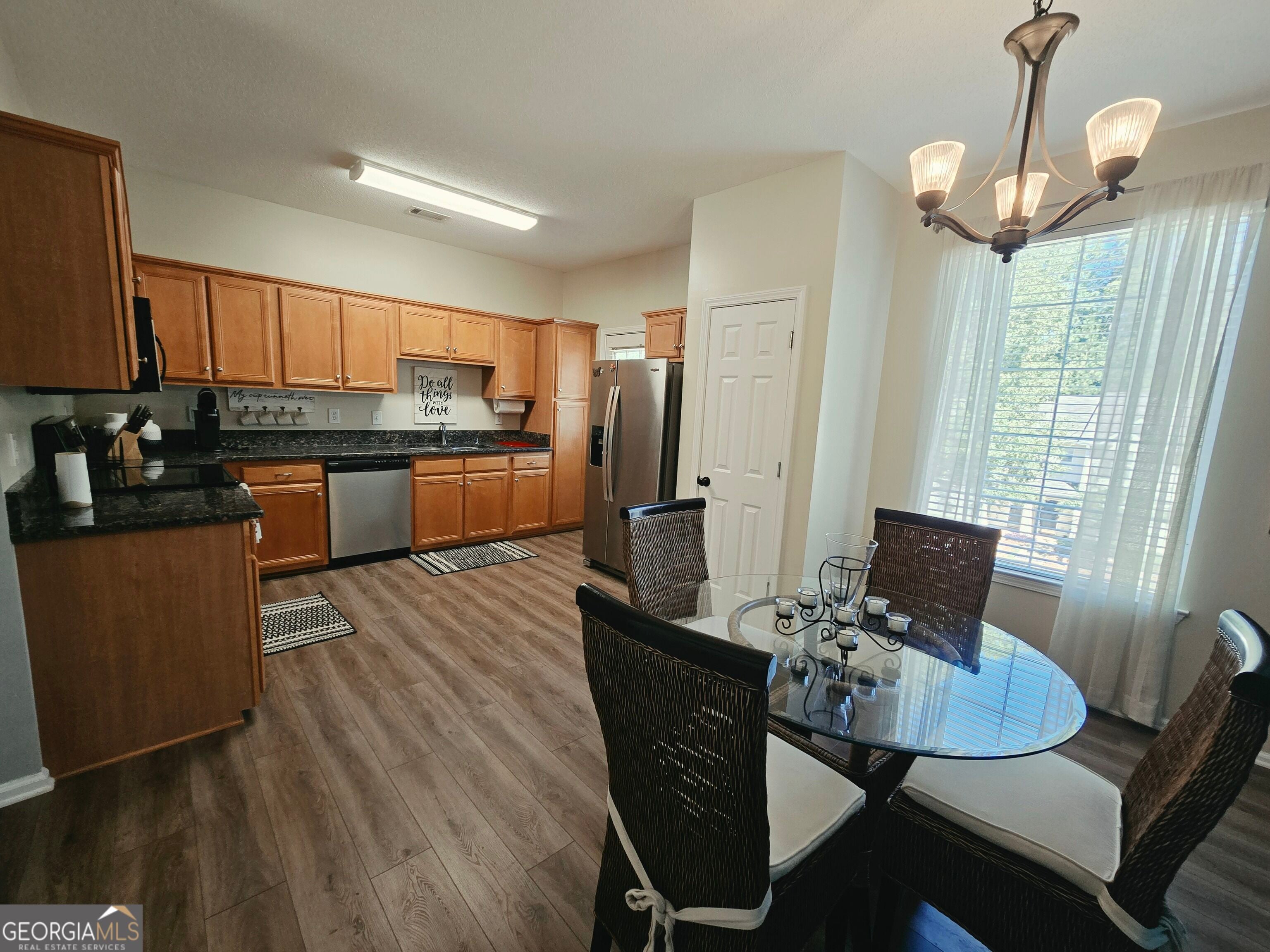 410 Rosewood LN