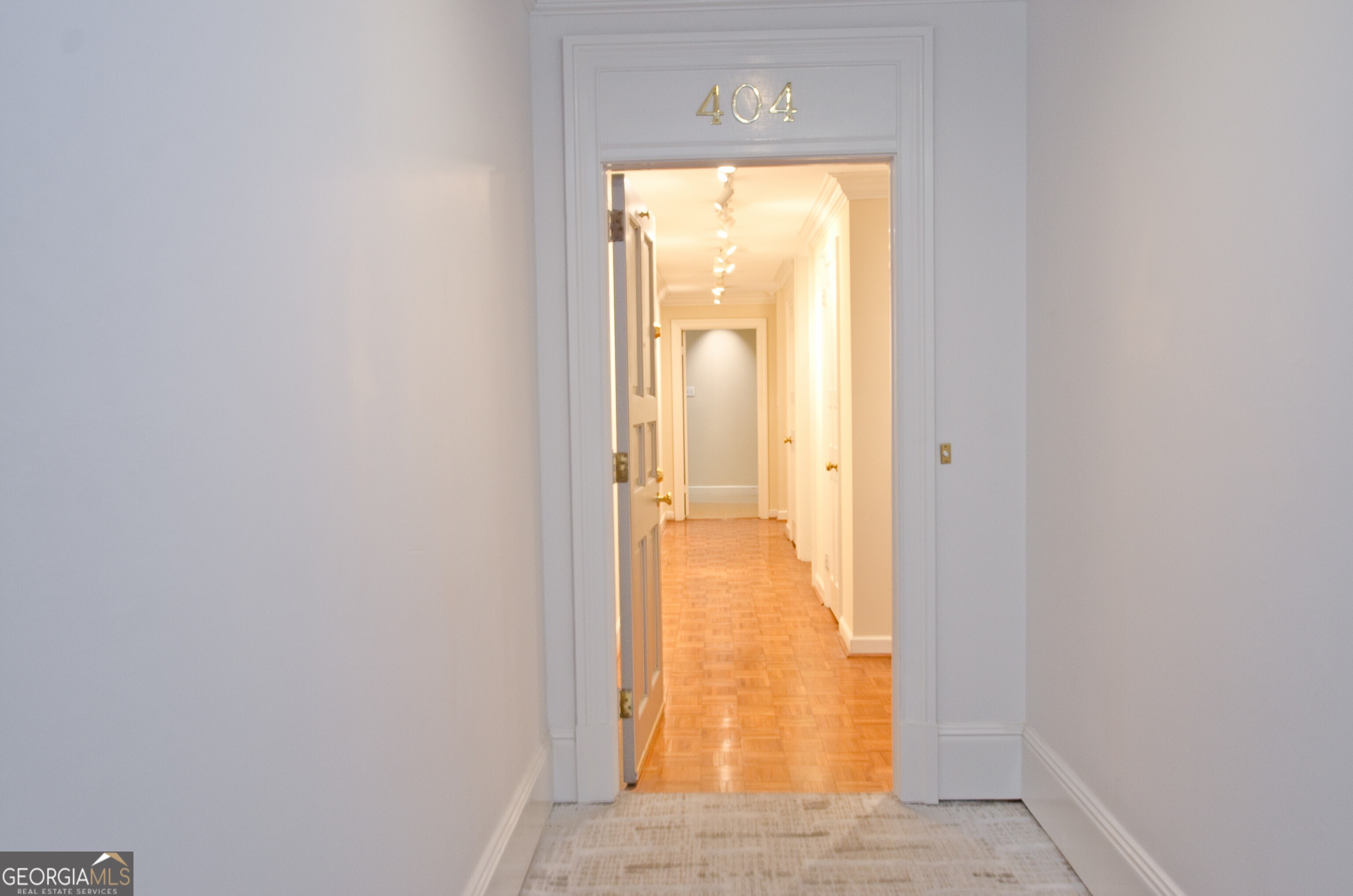 2734 Peachtree RD NW C-404
