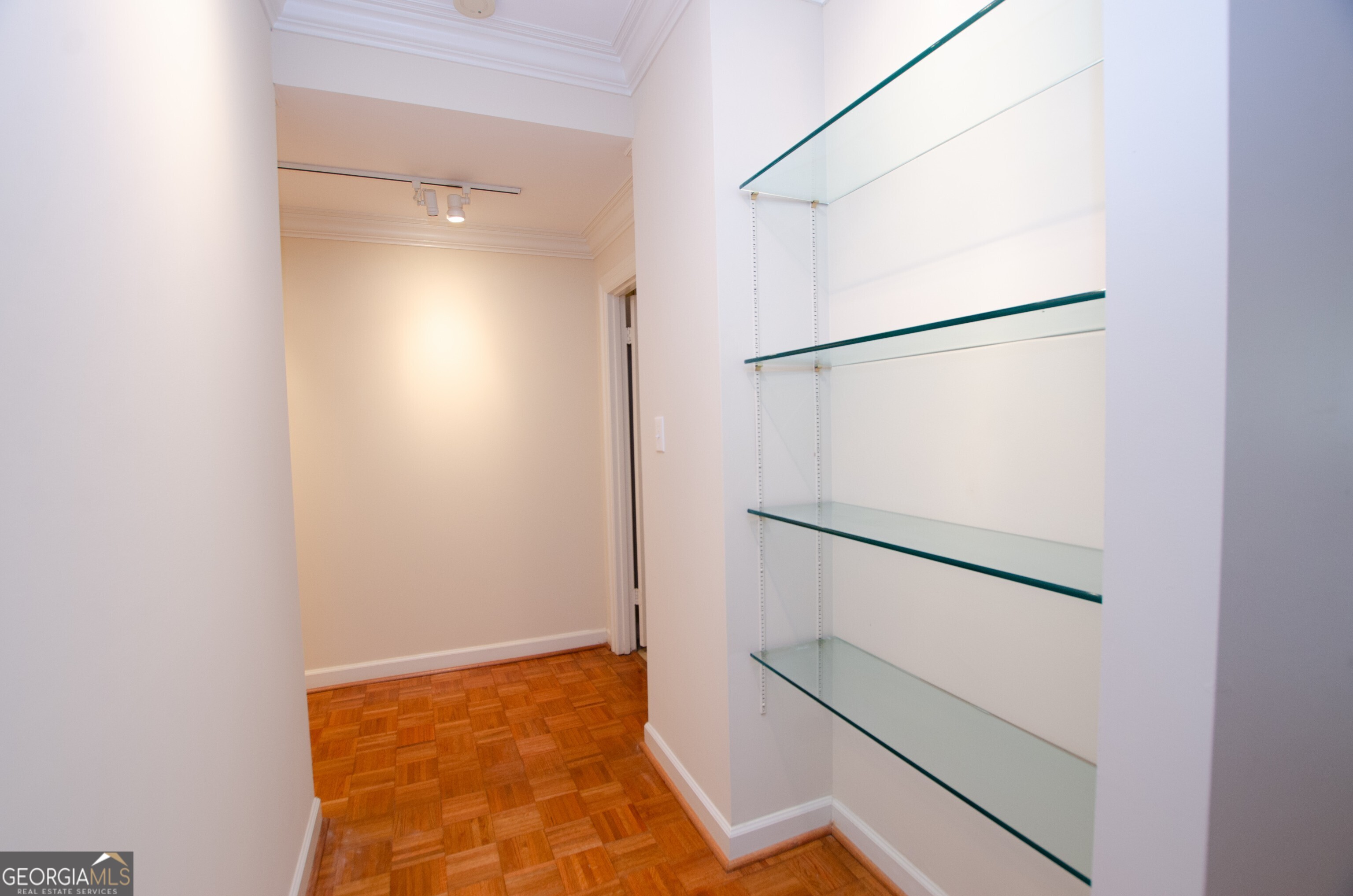 2734 Peachtree RD NW C-404