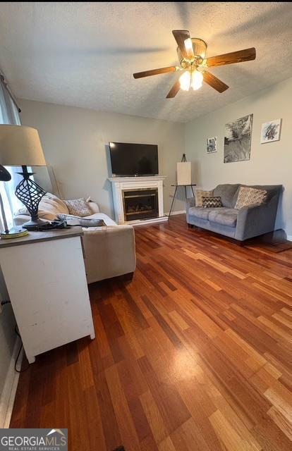 123 Hillview DR