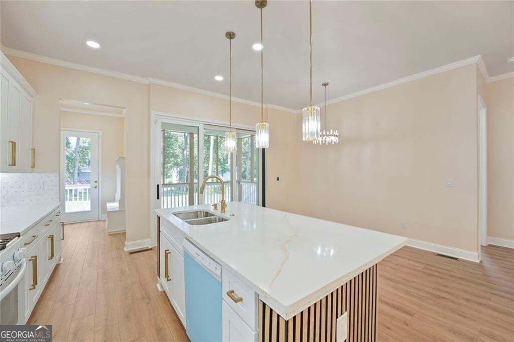 3395 Lee PL