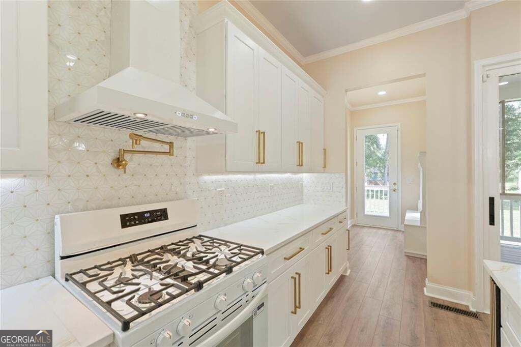 3395 Lee PL