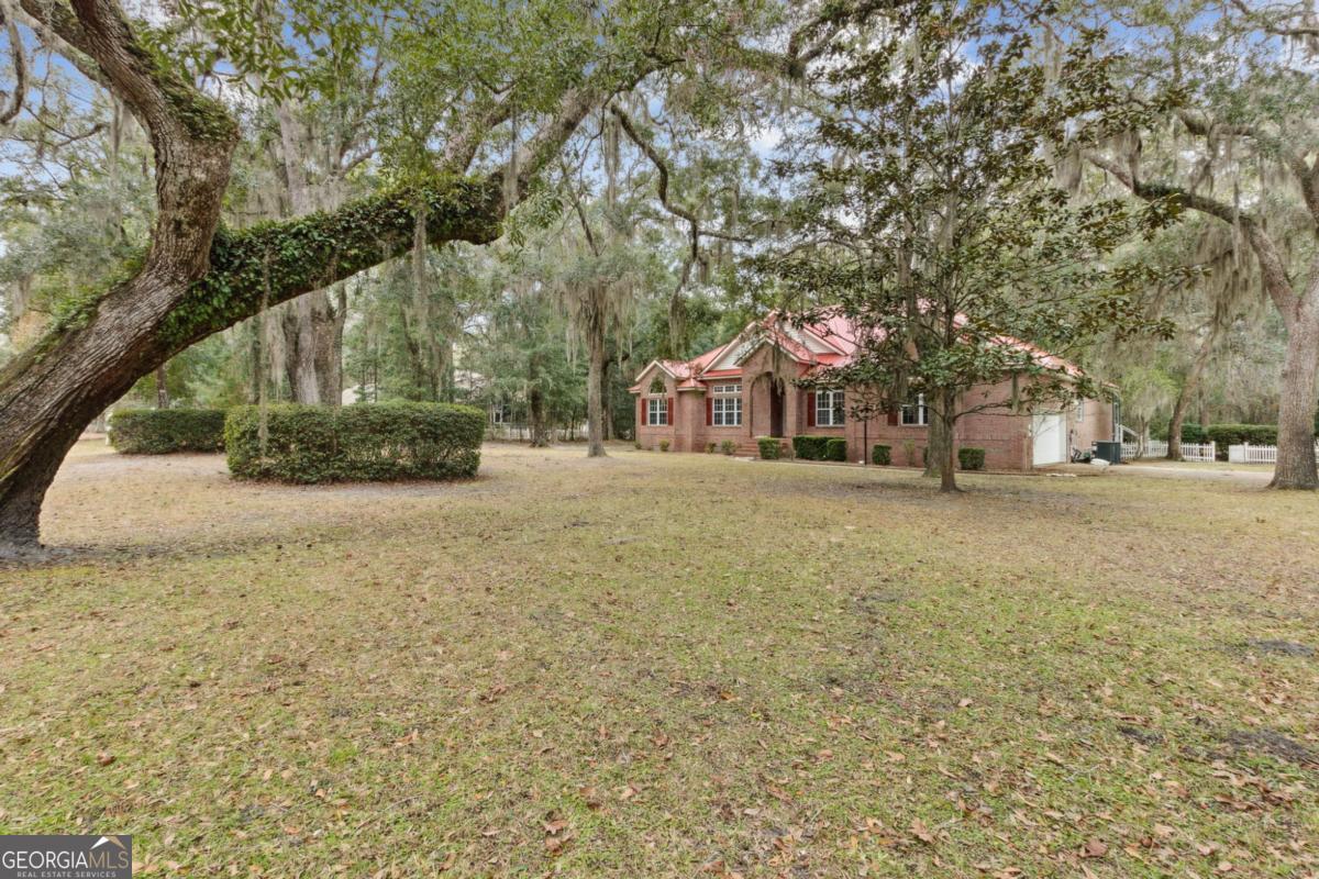 51 Ravine LN