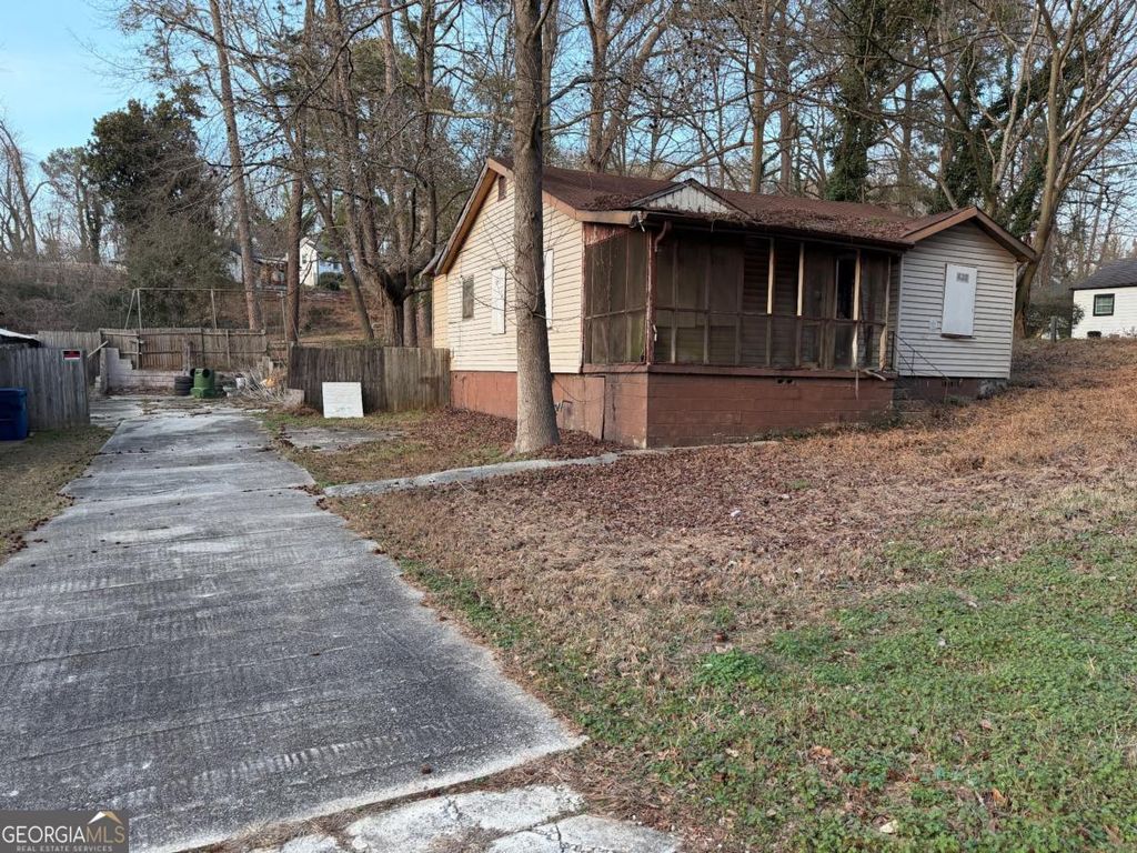 Photo of 2105 Baker Road NW, Atlanta, GA 30314 (MLS # 10698386)