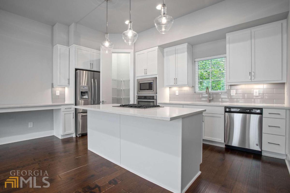 Brownstones at Comopolitan - Residential Lease