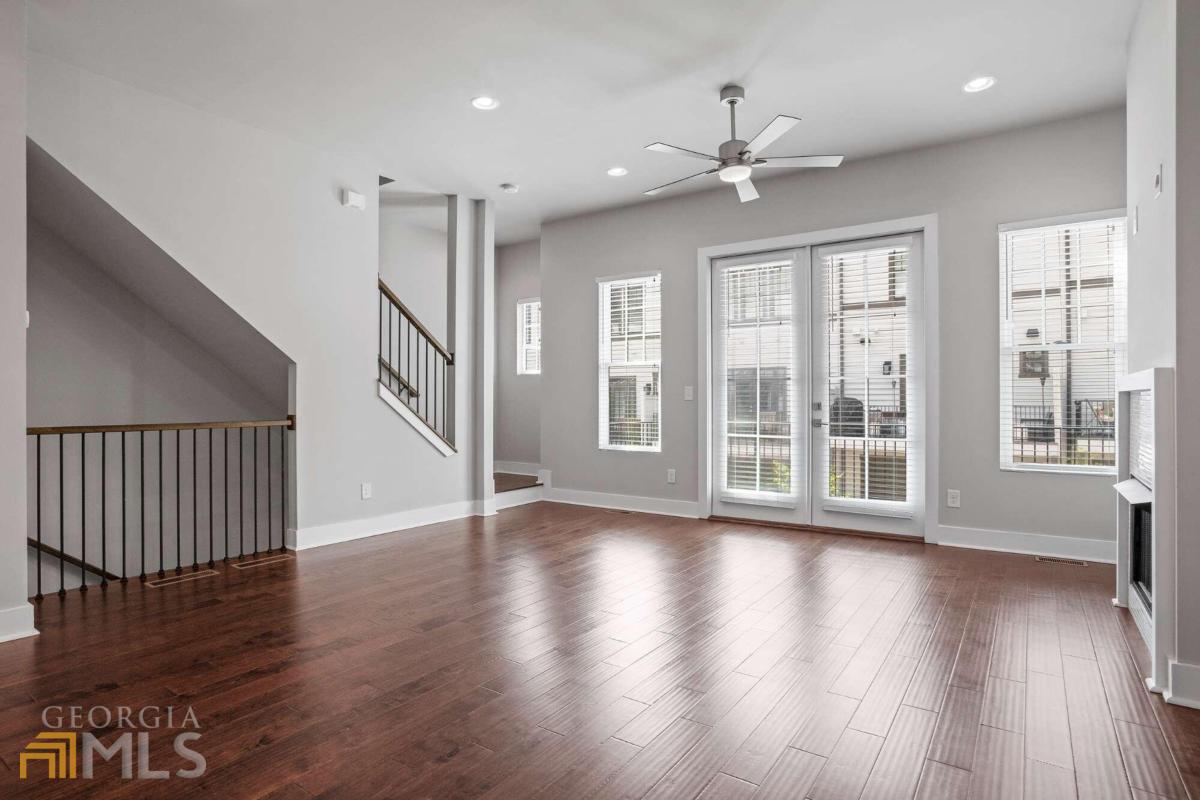 Brownstones at Comopolitan - Residential Lease