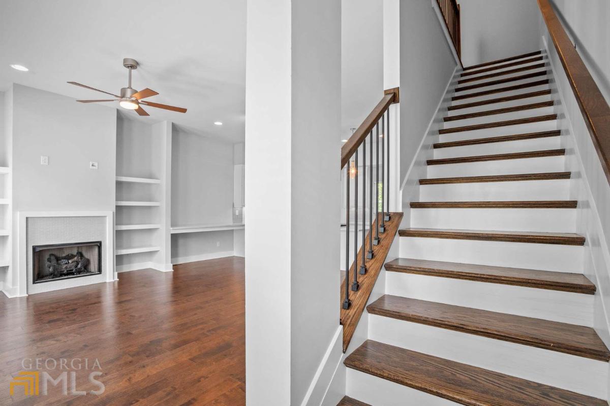 Brownstones at Comopolitan - Residential Lease