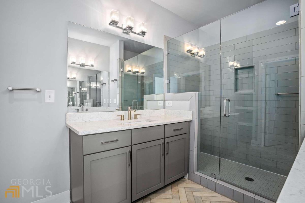 Brownstones at Comopolitan - Residential Lease
