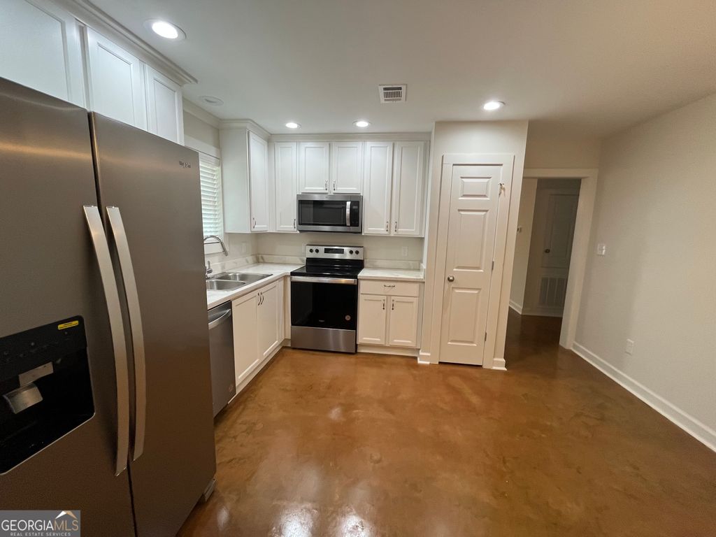 Photo of 1112 Third Street #B, Perry, GA 31069 (MLS # 10694181)