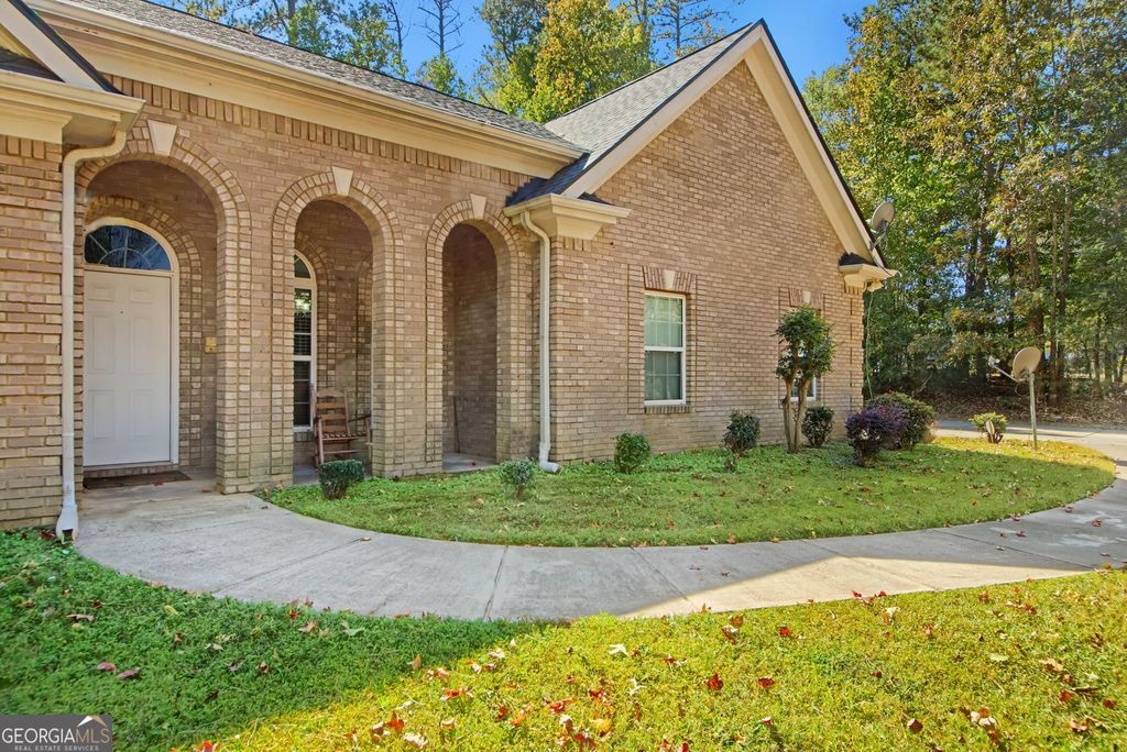 Photo of 2275 Old Covington Road NE, Conyers, GA 30013 (MLS # 10624301)