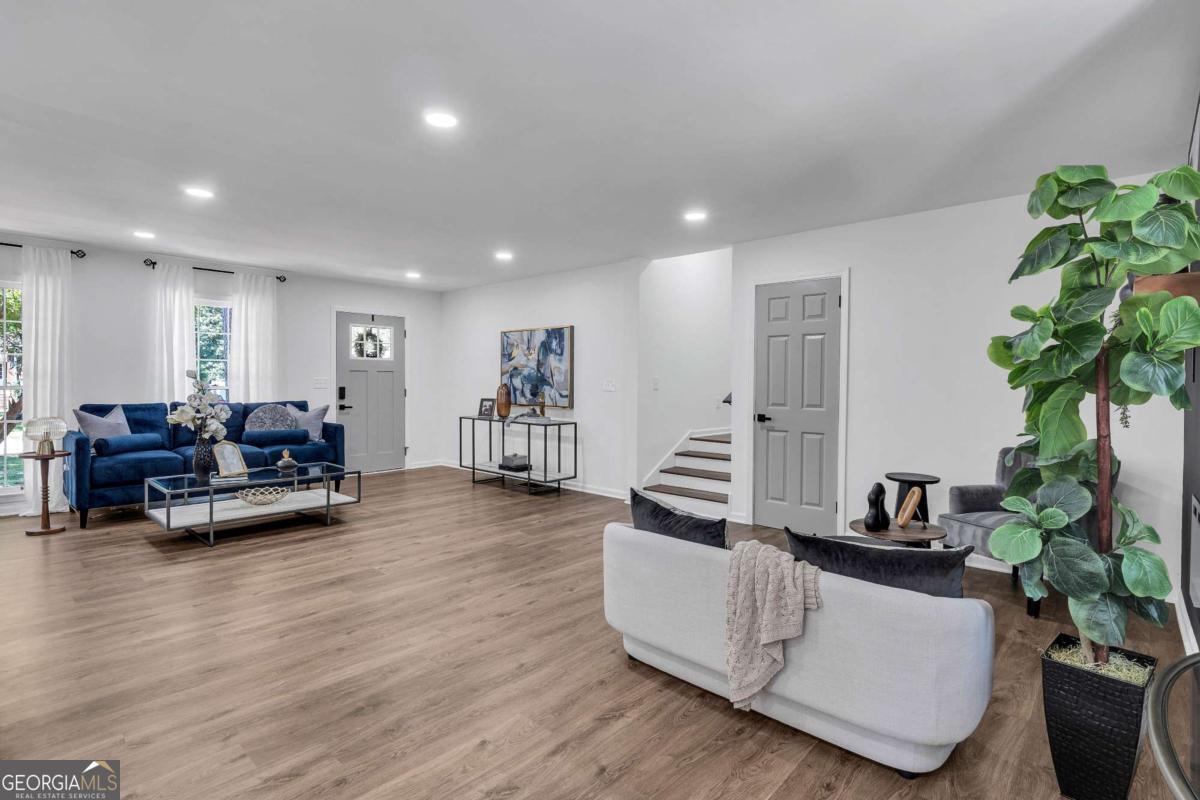 723 Monticello Way SE