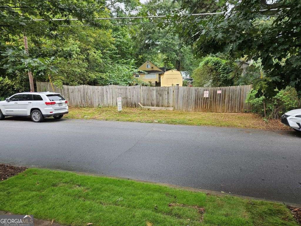 Buildable lot with recent comparable properties that show good ROI. Desirable area near The Beltline. The lot lays well with gentle slope upward from street. Close to Grant Park and Ormewood Park.