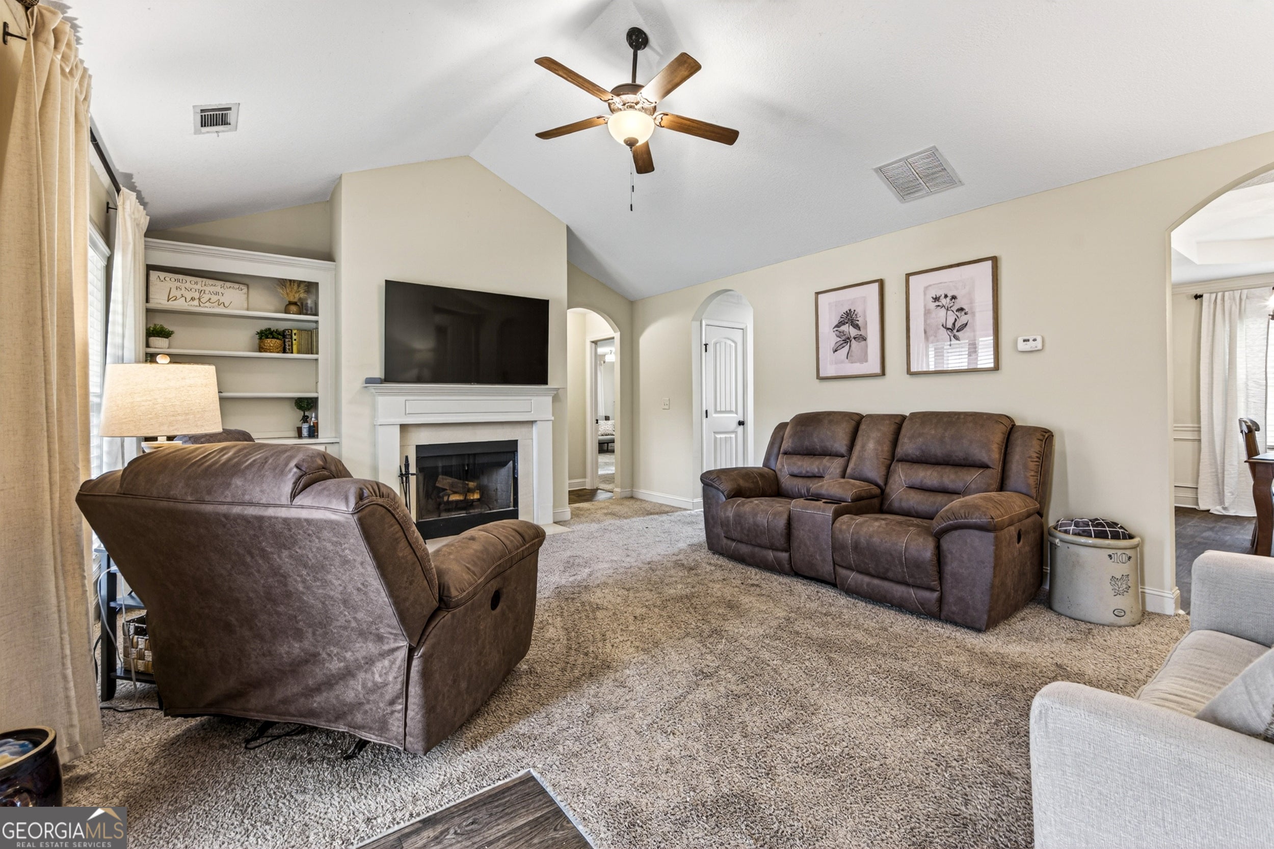 32 Armstrong DR