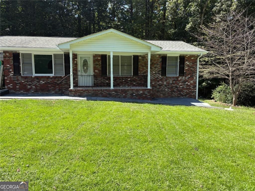 Adorable move in ready, 3 bedroom 2 bath ranch in the Creekland/Creekview school district for rent. Close to Canton Marketplace shopping. Basement is heated. Nice spacious backyard. Renters insurance needed. Sorry no pets.