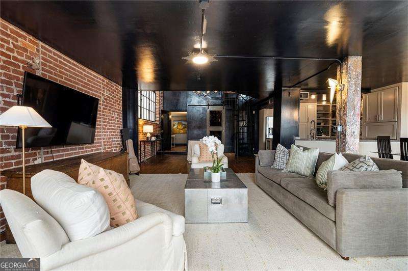 190 Walker ST SW 205