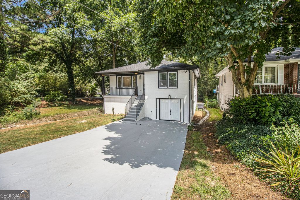 Photo of 2537 Baker Road NW, Atlanta, GA 30318 (MLS # 10682009)