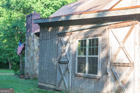 A home in Toccoa