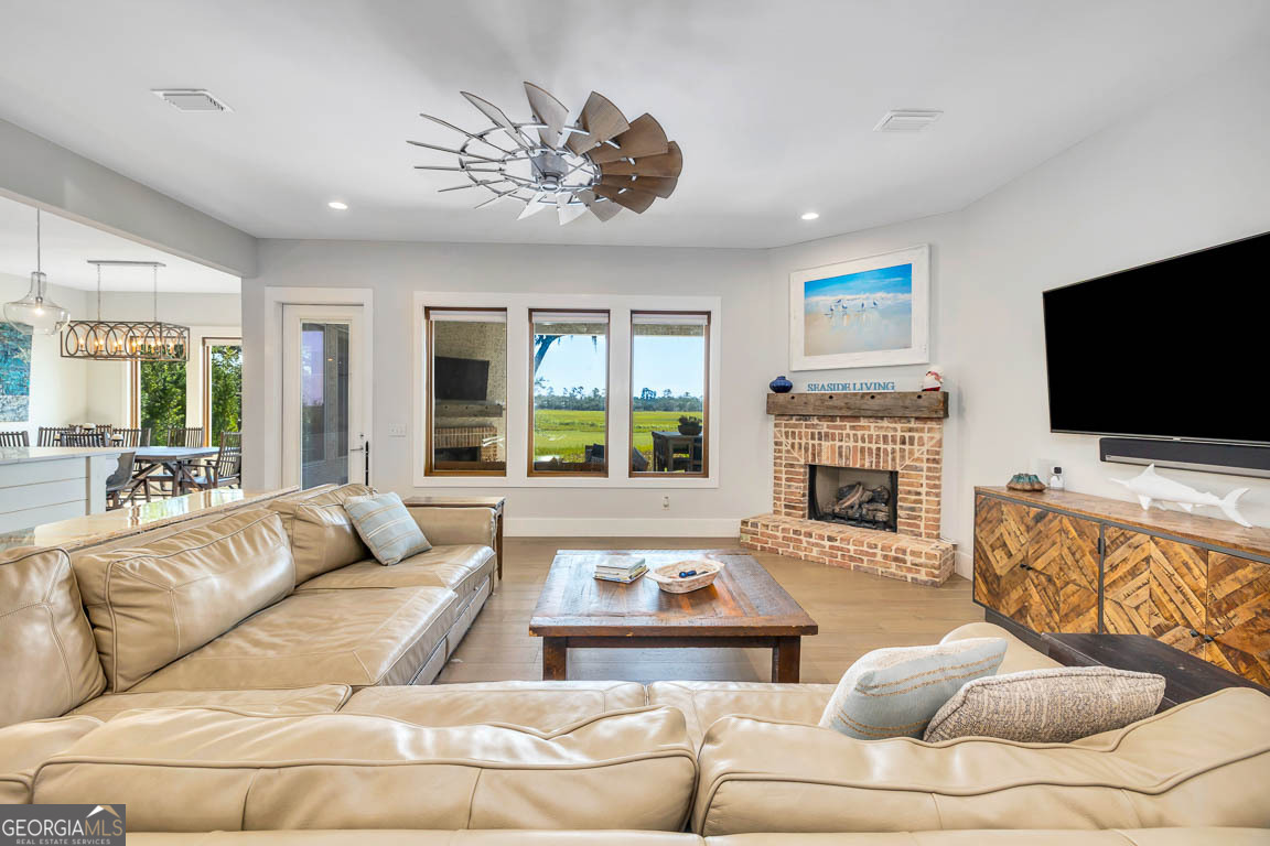 305 Yacht Club LN