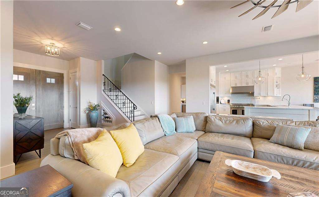 305 Yacht Club LN