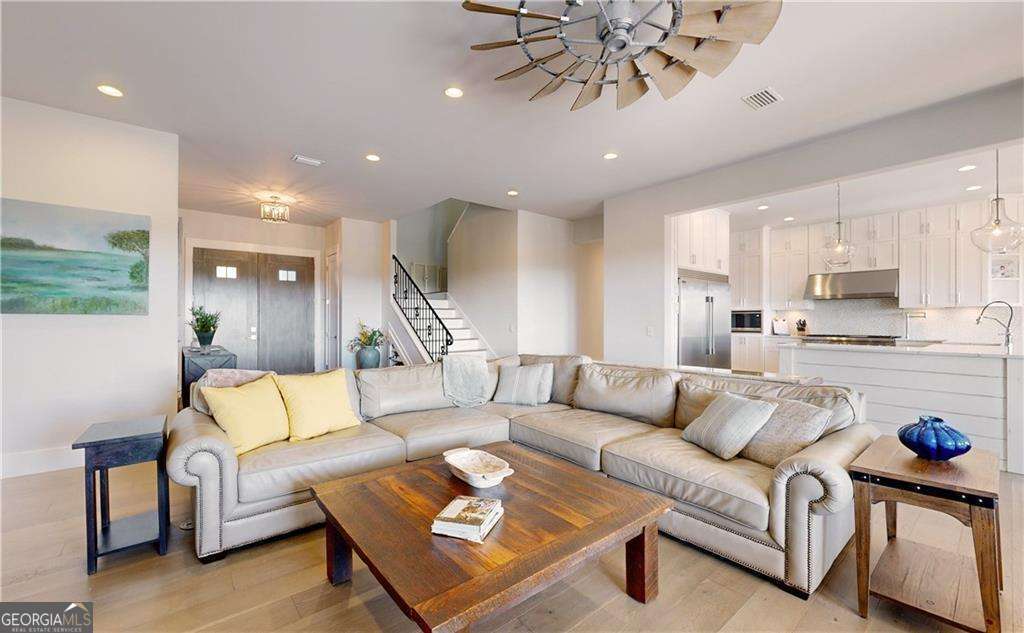 305 Yacht Club LN
