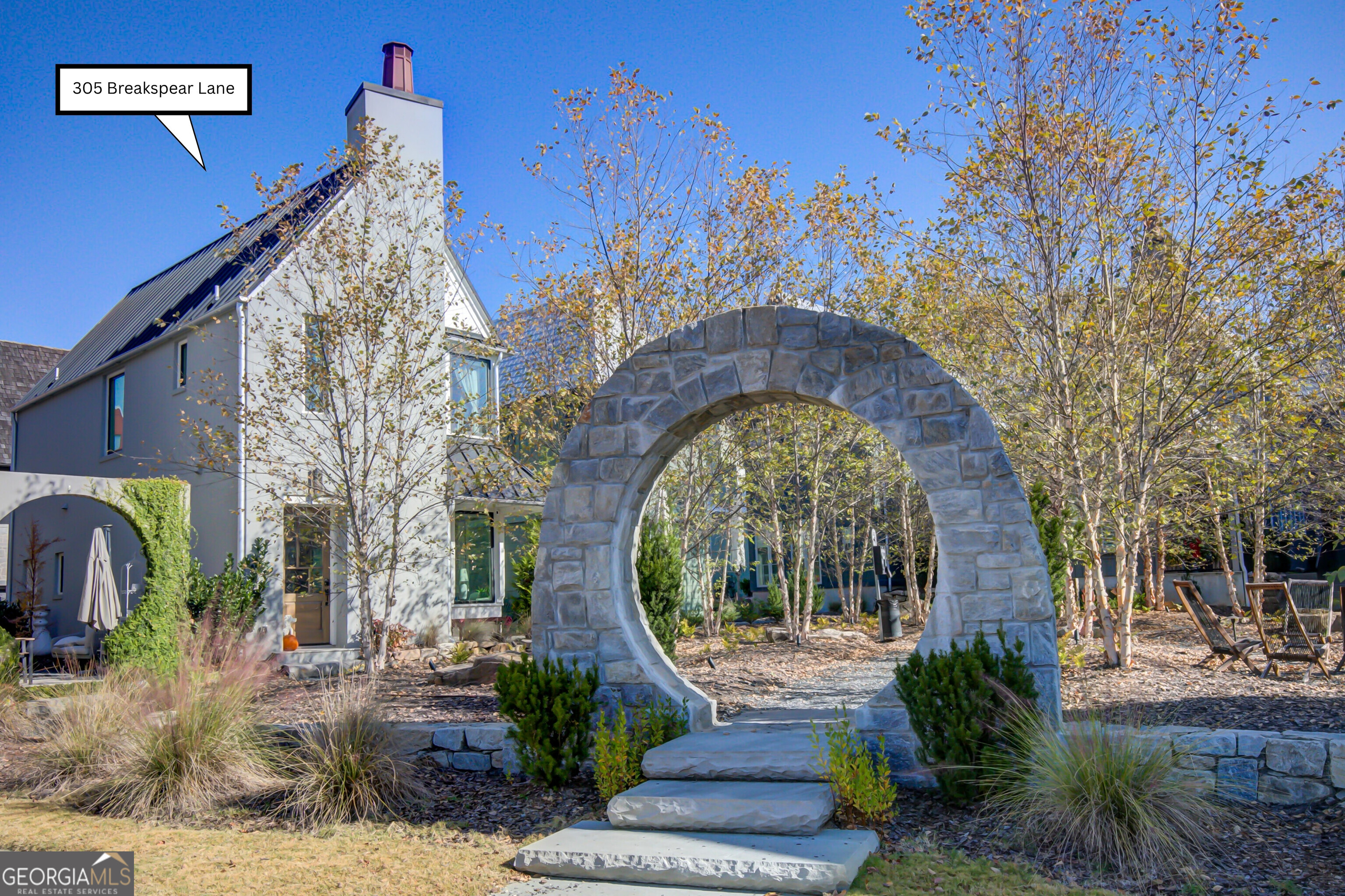 305 Breakspear LN