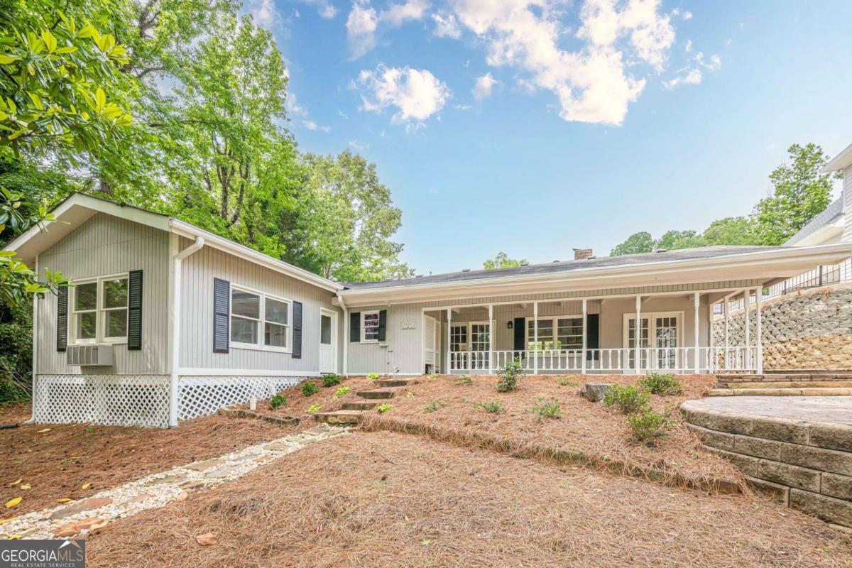 2555 Chattahoochee LN