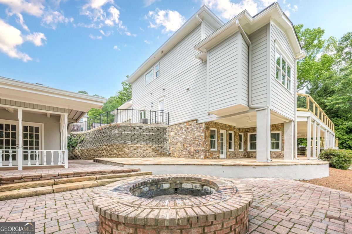 2555 Chattahoochee LN